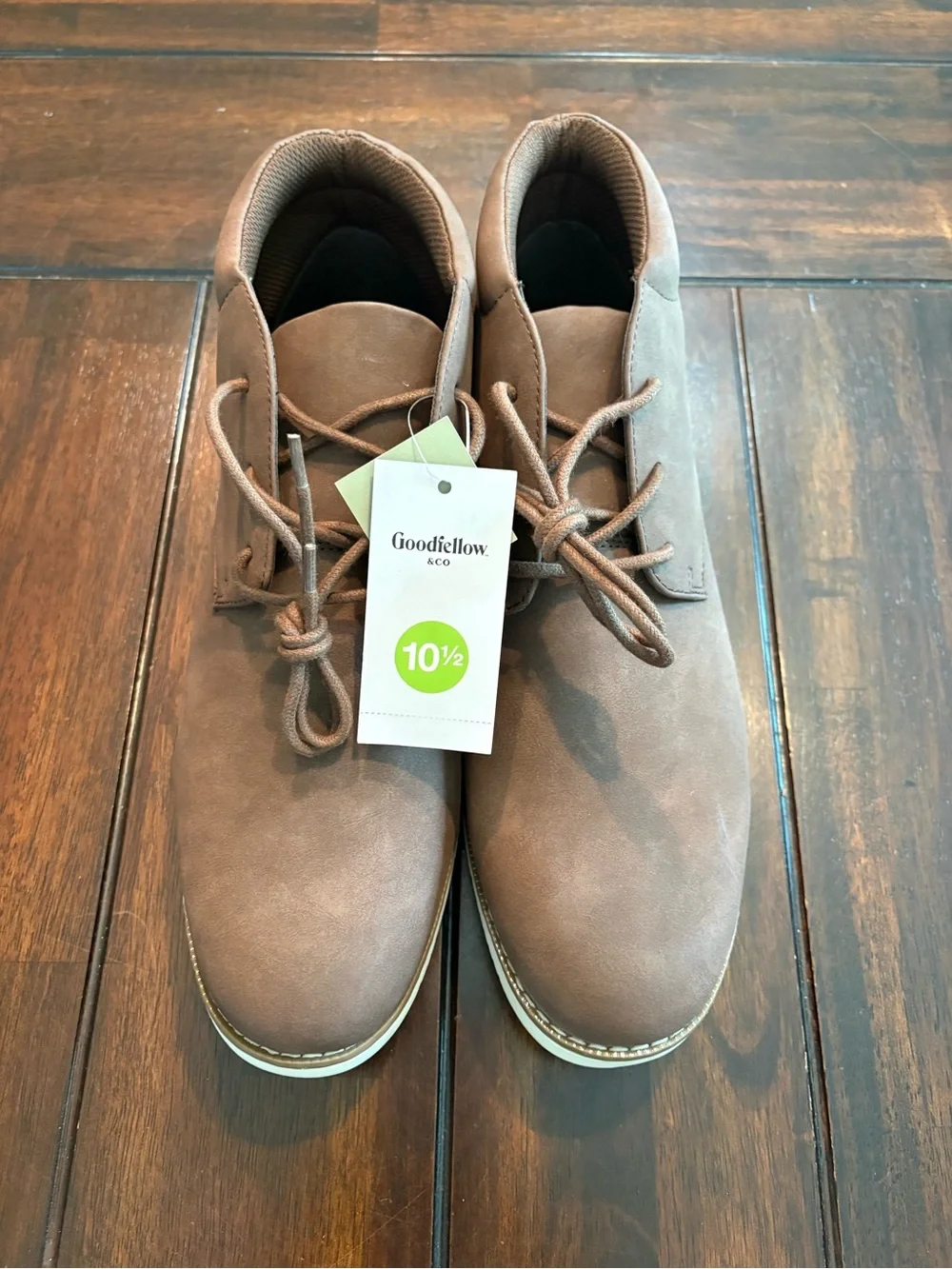 Men’s Size 10.5 Brown faux leather ankle boots with white sole